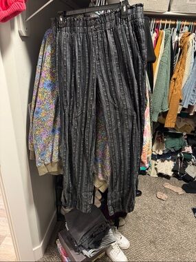 Briggs New York Black and White Vertical Stripe Elastic Waist Pants